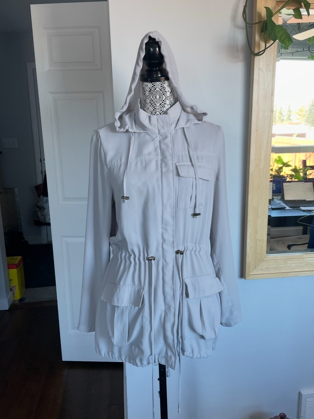 Designer Daniel Rainn Hooded Lightweight Jacket Drawstring Waist. Medium. Grey